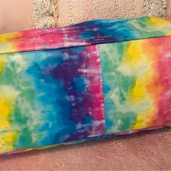🌟🌟KURT GEIGER XXL Kensington Rainbow Tye Dye Shoulder Bag - Picture 8 of 10